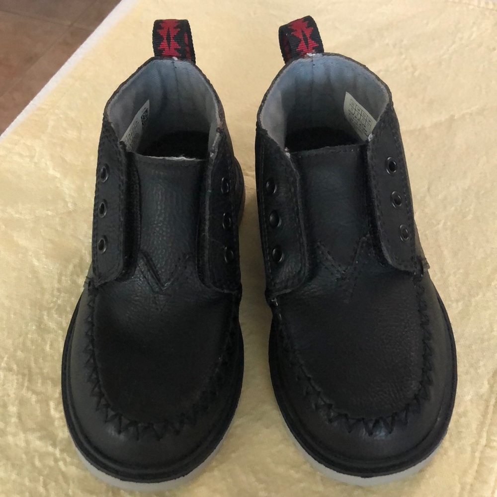TOMS TODDLERS LEATHER CHUKKA BOOTS - Picture 3 of 8